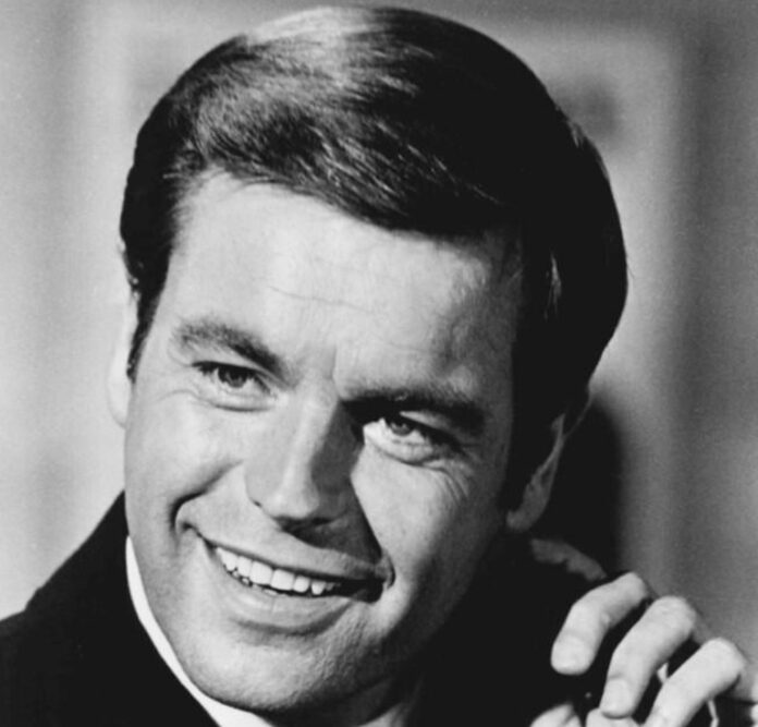 Robert Wagner Celebrates 94th Birthday With His Family 